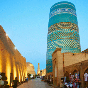 Khiva city tour — explore the ancient Ichan Kala fortress, oriental bazaars and unique Islamic architecture of Uzbekistan Экскурсия по Хиве — исследование древней крепости Ичан-Кала, восточных базаров и уникальной исламской архитектуры Узбекистана