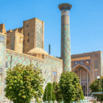 Discover Samarkand — guided trip through tombs, mosques and oriental squares of the legendary Silk Road city Откройте Самарканд — экскурсия с гидом по гробницам, мечетям и восточным площадям легендарного города Шёлкового пути