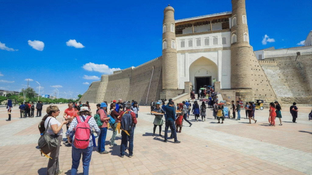 Bukhara cultural excursion — visit ancient bazaars, spiritual mosques and the iconic Kalyan Minaret on the Silk Road Культурная экскурсия в Бухару — посещение древних базаров, духовных мечетей и знаменитого минарета Калян на Шёлковом пути