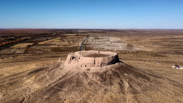Aral Sea expedition — jeep tour to Muynak ship cemetery, Ustyurt plateau and nomadic yurt camp experience Экспедиция на Аральское море — джип-тур в Муйнак к кладбищу кораблей, поездка по плато Устюрт и отдых в кочевом юртовом лагере