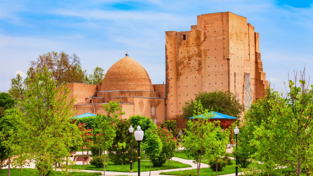 Shahrisabz excursion — visit UNESCO World Heritage sites, mosques, madrassas and the medieval architecture of Uzbekistan Экскурсия в Шахрисабз — посещение объектов ЮНЕСКО, мечетей, медресе и средневековой архитектуры Узбекистана