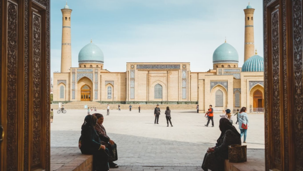 Tashkent holy sites tour — visit Hazrati Imam complex, mosques, mausoleums and explore Uzbekistan’s spiritual heritage Экскурсия по святыням Ташкента — посещение комплекса Хазрати Имам, мечетей, мавзолеев и знакомство с духовным наследием Узбекистана