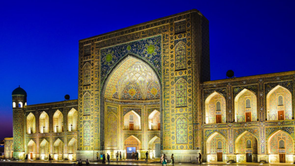 Samarkand city tour — explore the Registan Square, Gur-Emir Mausoleum and Silk Road monuments of Uzbekistan Экскурсия по Самарканду — знакомство с площадью Регистан, мавзолеем Гур-Эмир и памятниками Шёлкового пути Узбекистана