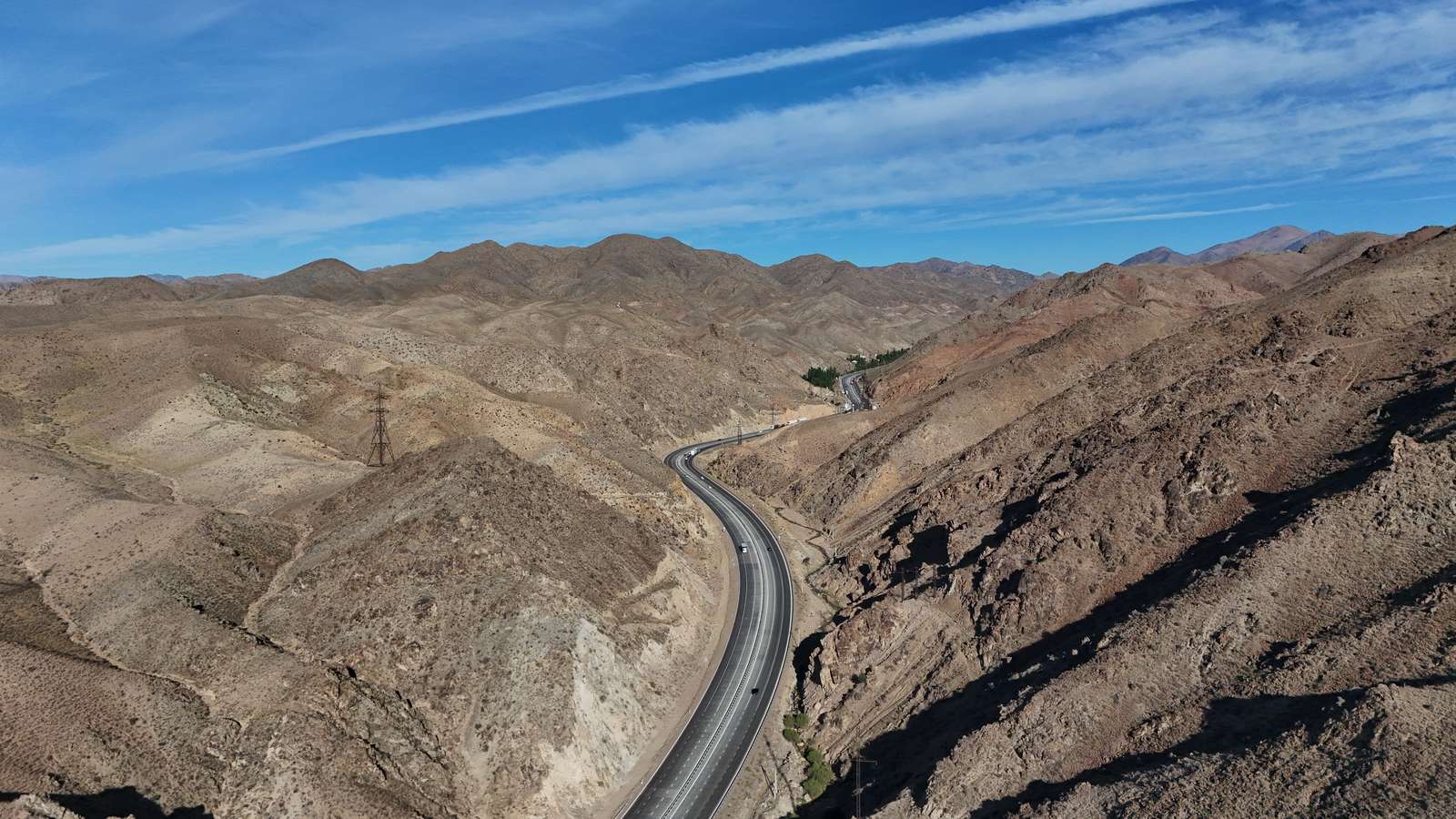 The road over the Kamchik pass to the Fergana Valley