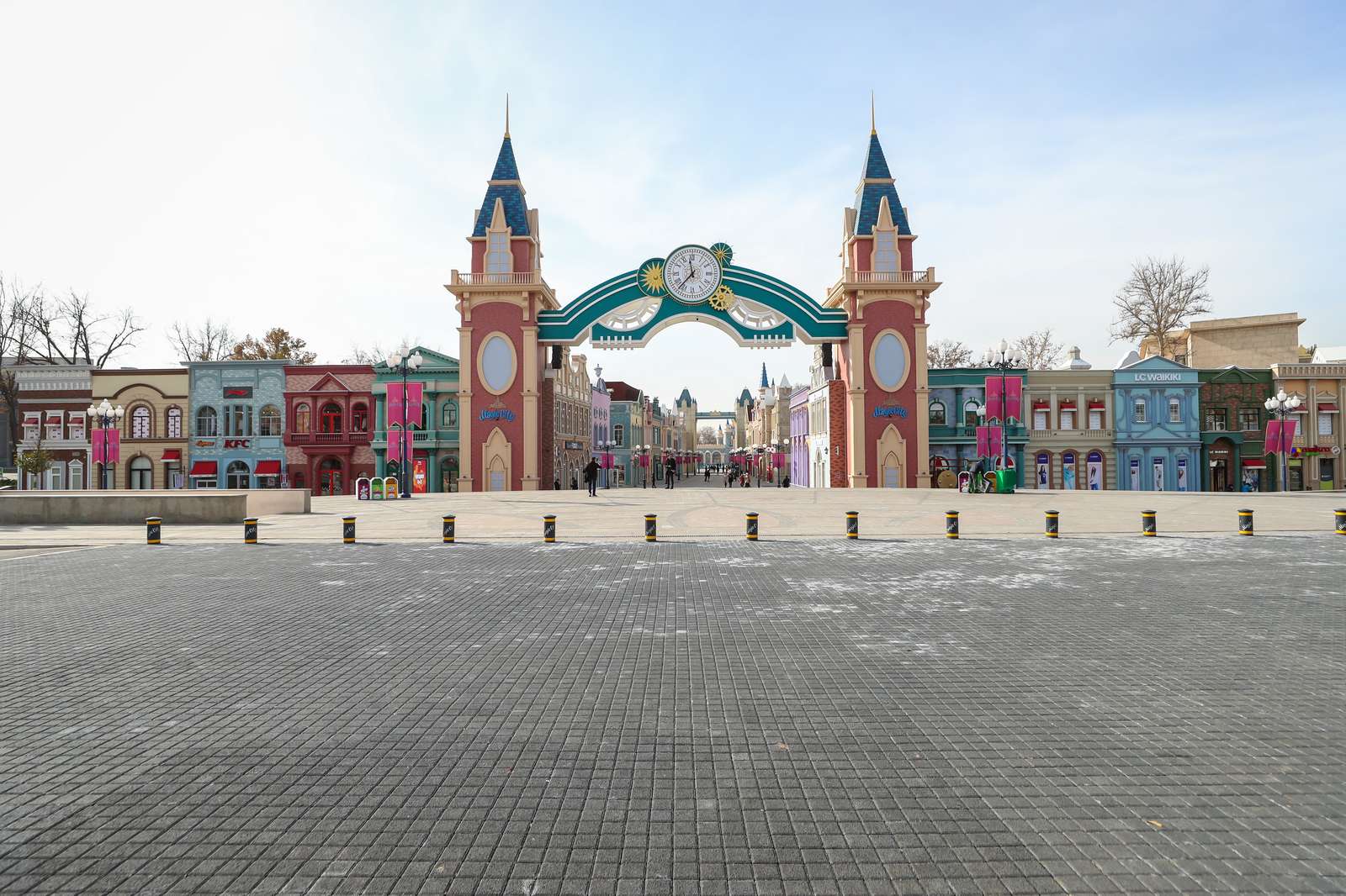The gate to the themed streets of Magic City