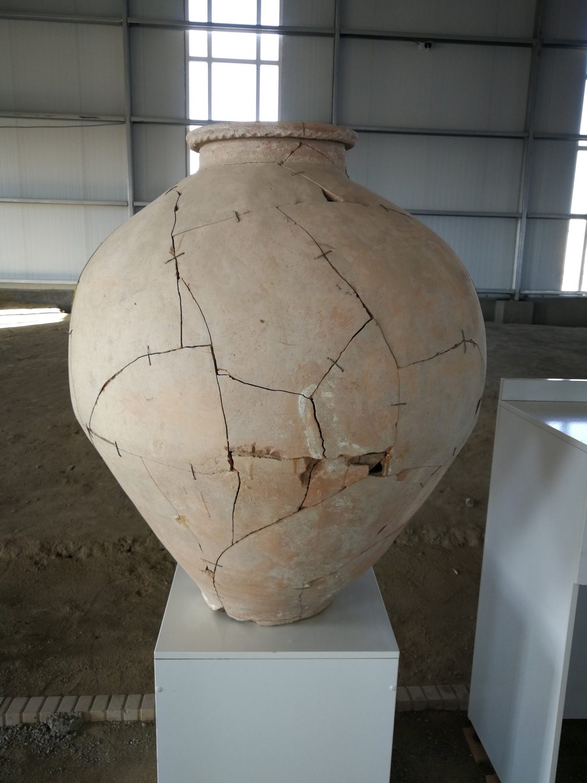 Large restored clay jar on display at Akhsikent