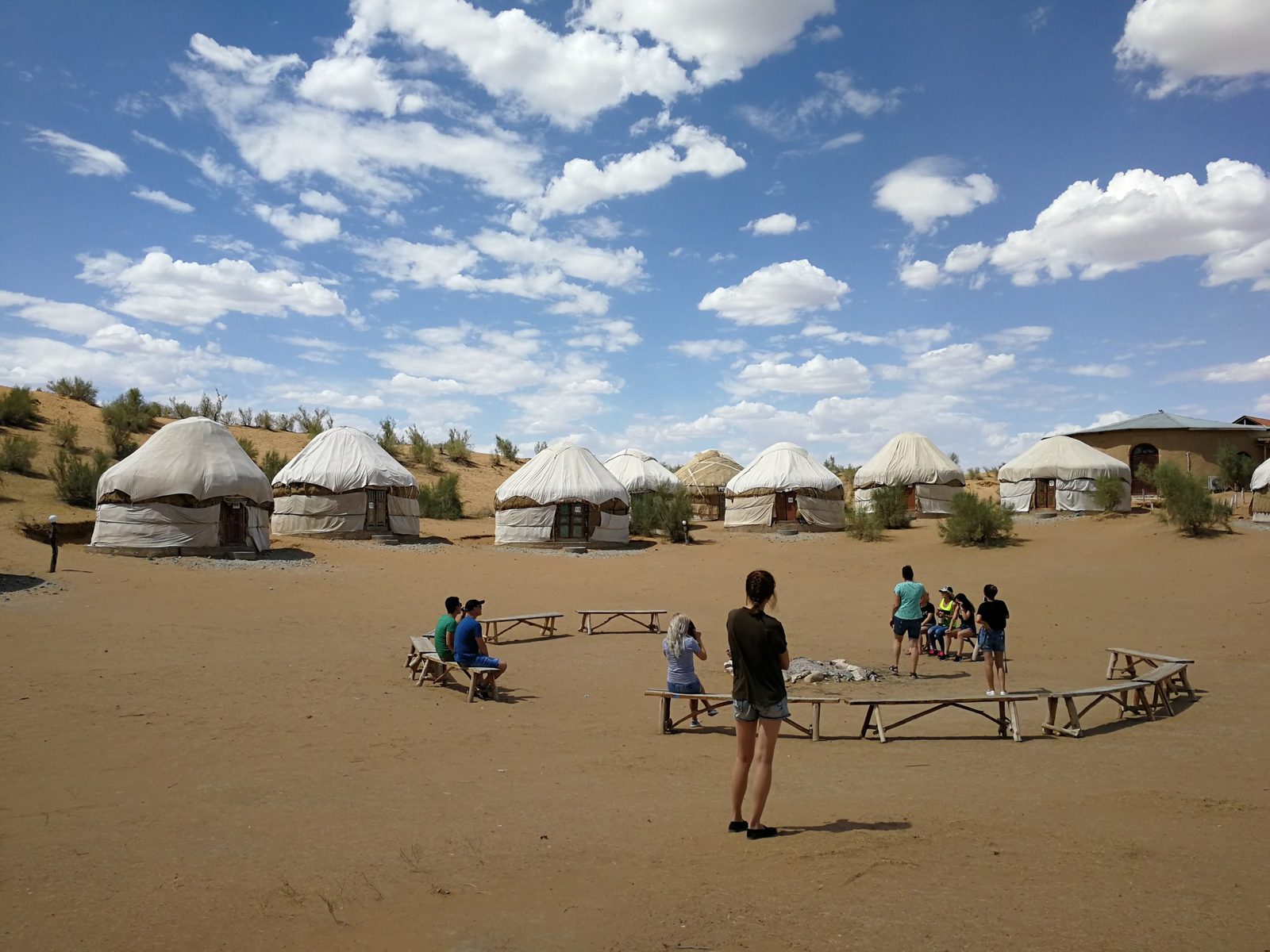 Yurt camp in the Kyzylkum near Aydarkul