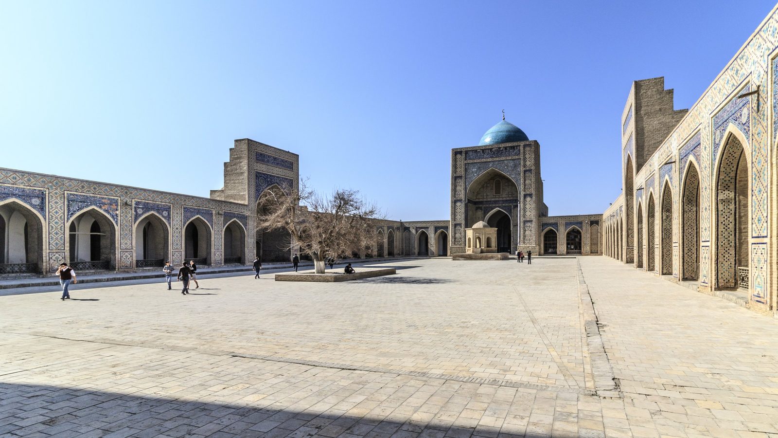 El patio de la mezquita Kalyan