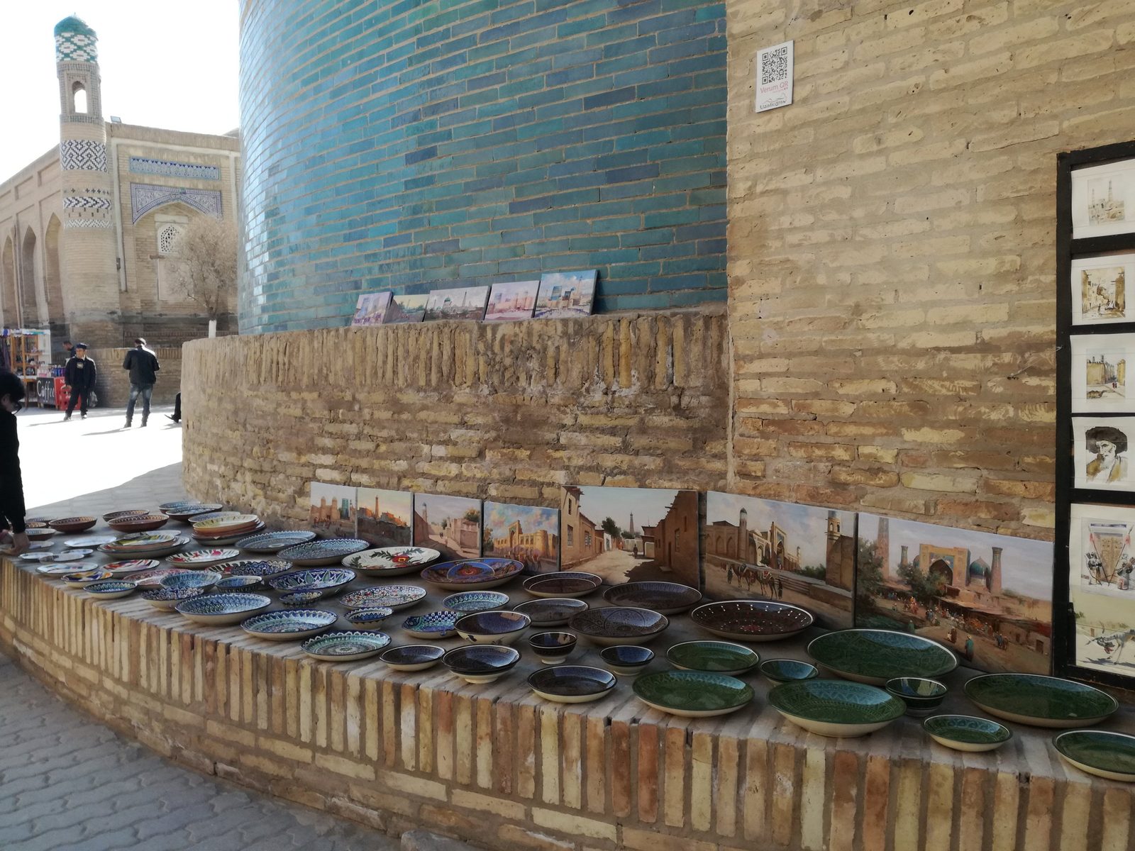 Plates for sale by the Kalta Minor in Khiva: away from the workshops, ask where each piece was made