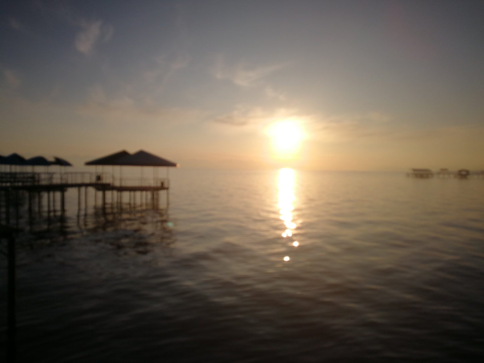 Atardecer sobre el lago Issyk-Kul