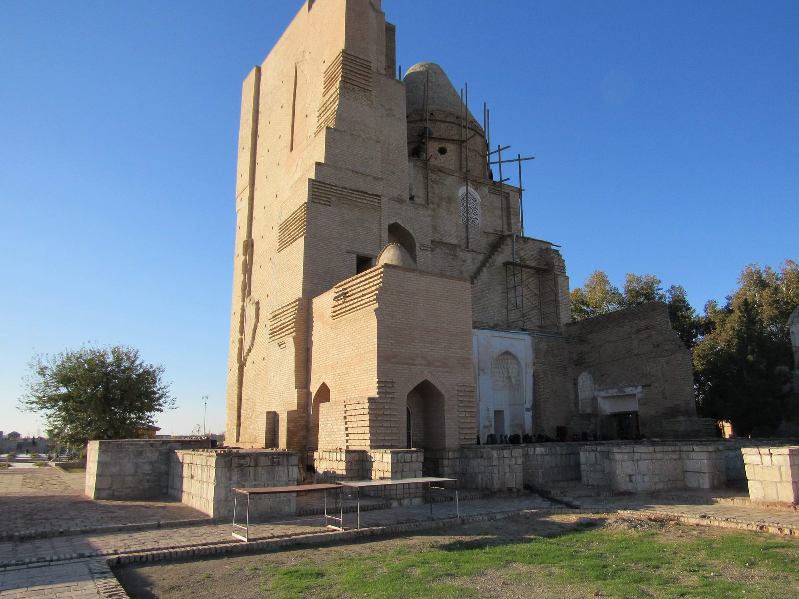 Dorus Siadat, Jahangirs mausoleum