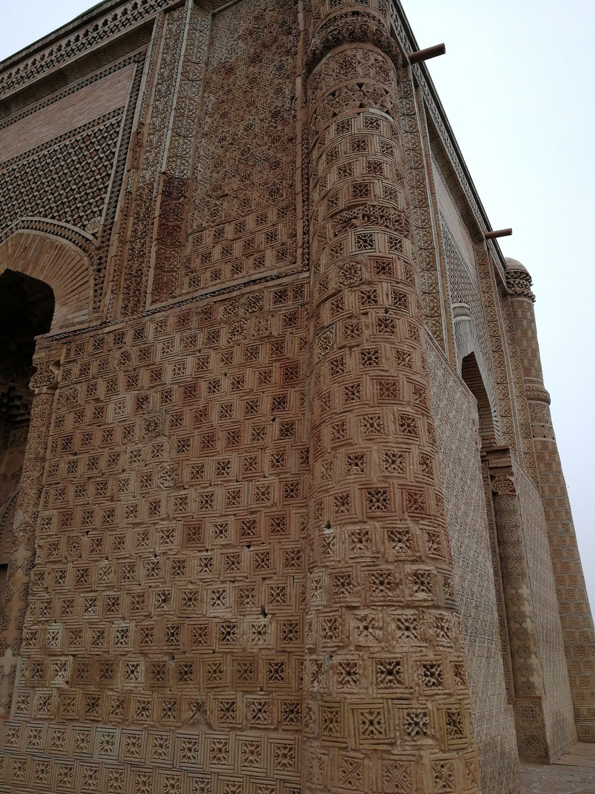 A corner column and wall of Aisha Bibi, carved in terracotta