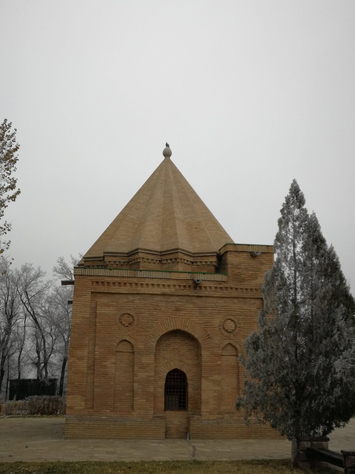 The Babaji Khatun mausoleum, a few steps from Aisha Bibi