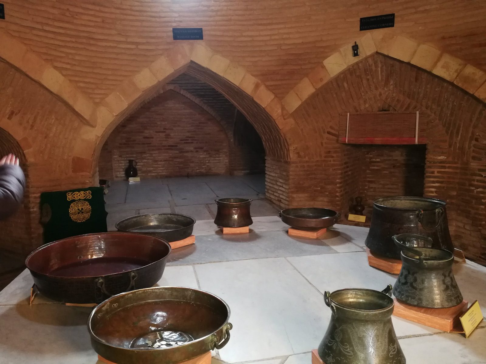 Kupferbecken im Museum Östliches Bad in Turkestan