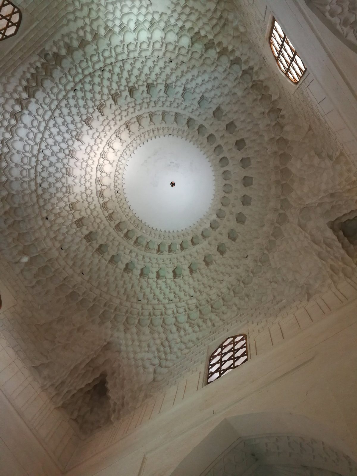 L’interno di una cupola del mausoleo di Khoja Ahmed Yasawi