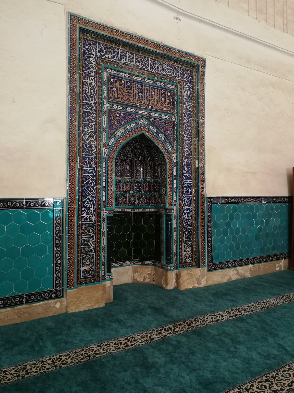 Una nicchia piastrellata nel mausoleo di Khoja Ahmed Yasawi