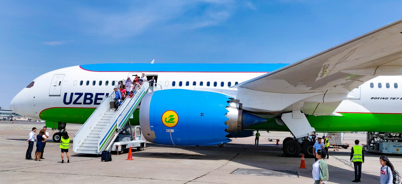 Ein Flugzeug von Uzbekistan Airways