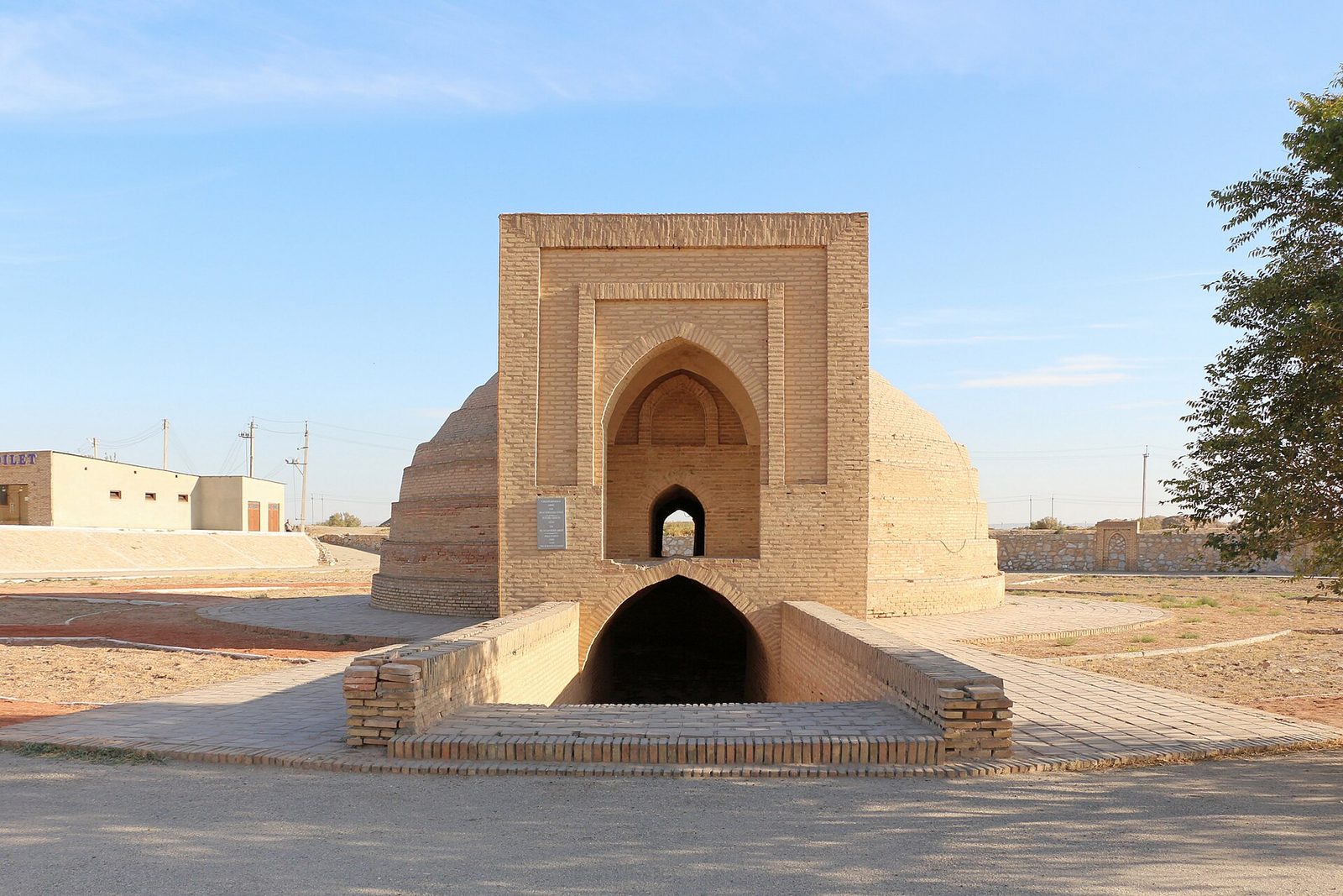 The domed Malik sardoba, a medieval water cistern