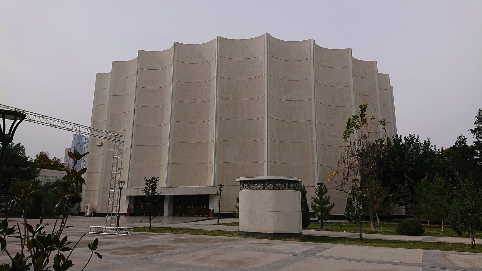 The fluted drum of the Alisher Navoi Cinema Palace, the former Panorama cinema
